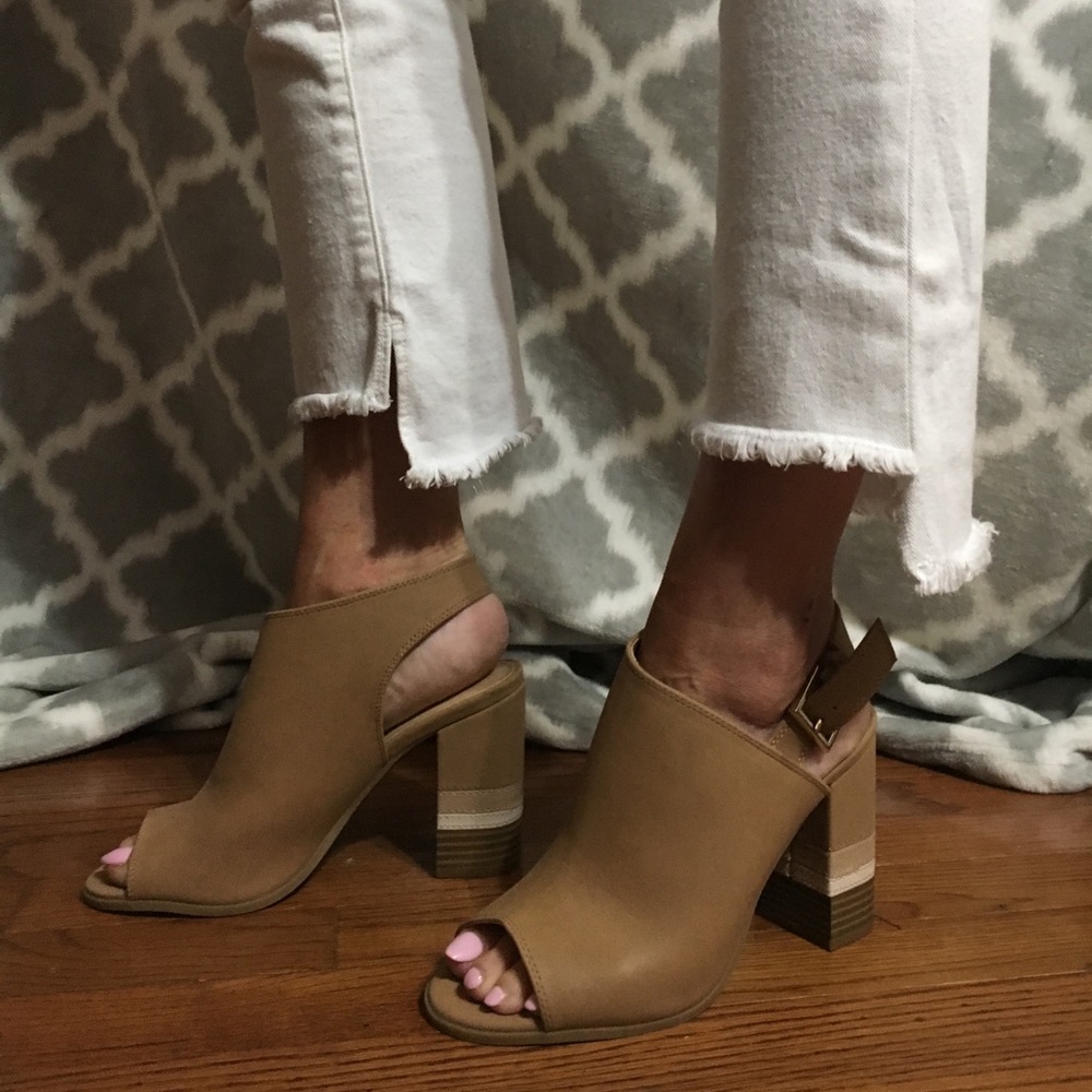 Tan Peep Toe Apt 9 shoes size 7.5